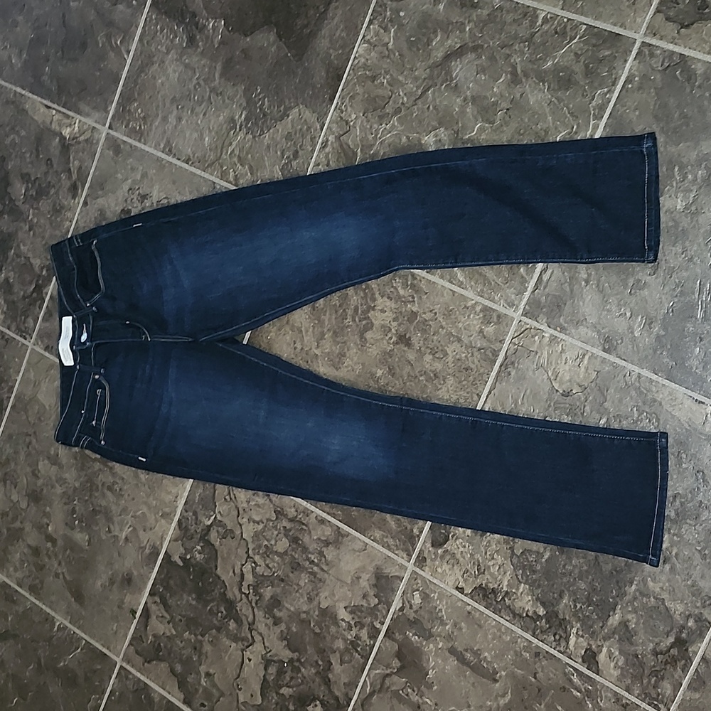 3/25🩵NEW! Levi Jeans. Sz 28×32 stretchy, high rise, straight leg